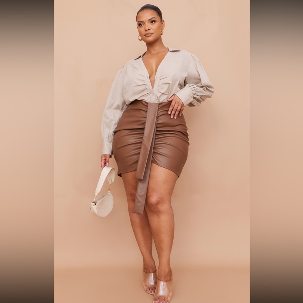 Plus Chocolate Faux Leather V Ruched Mini Skirt